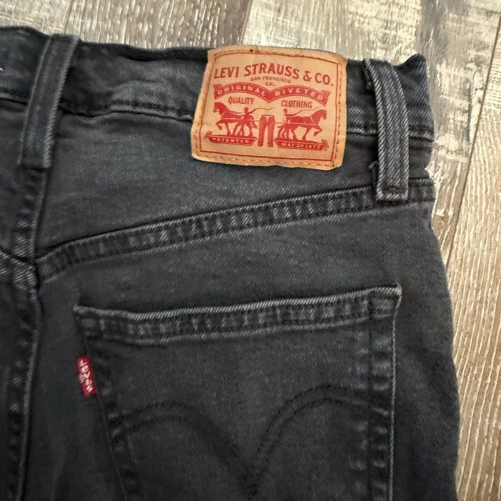 Levi's Women's ribcage bell Jeans - Picture 5 of 6